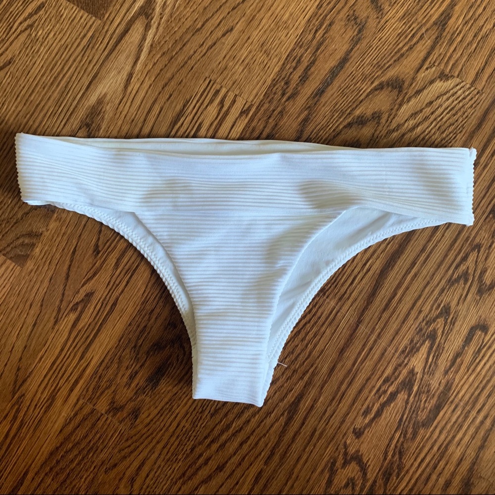 H&M White Bikini Bottoms (NWOT!!!)